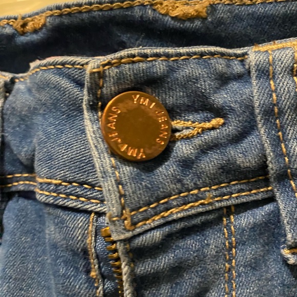 Wanna Betta Butt? Jean Shorts - Picture 4 of 10